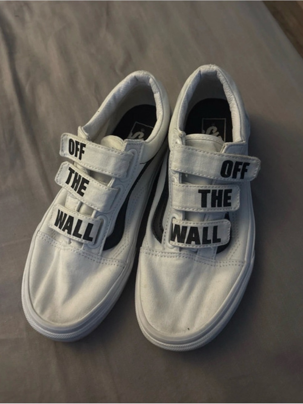 Vans Kids White Velcro 'Off The Wall' Sneakers with Black Stripe